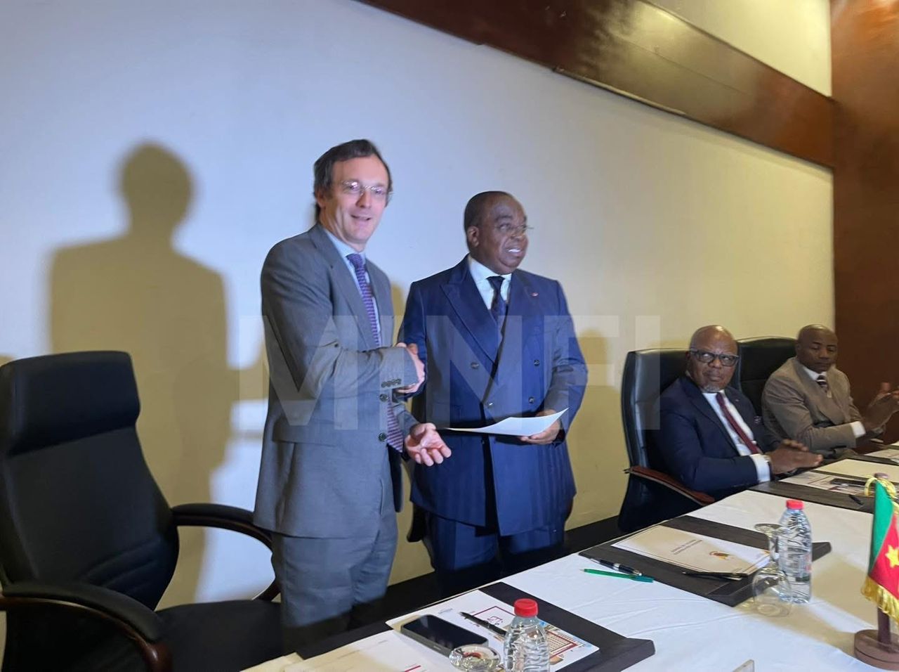 L’ÉTAT PREND LES COMMANDES : BIENVENUE À LA GENERAL BANK OF CAMEROON !